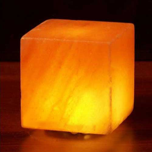 small-cube-shape-himalayan-rock-salt-lamp